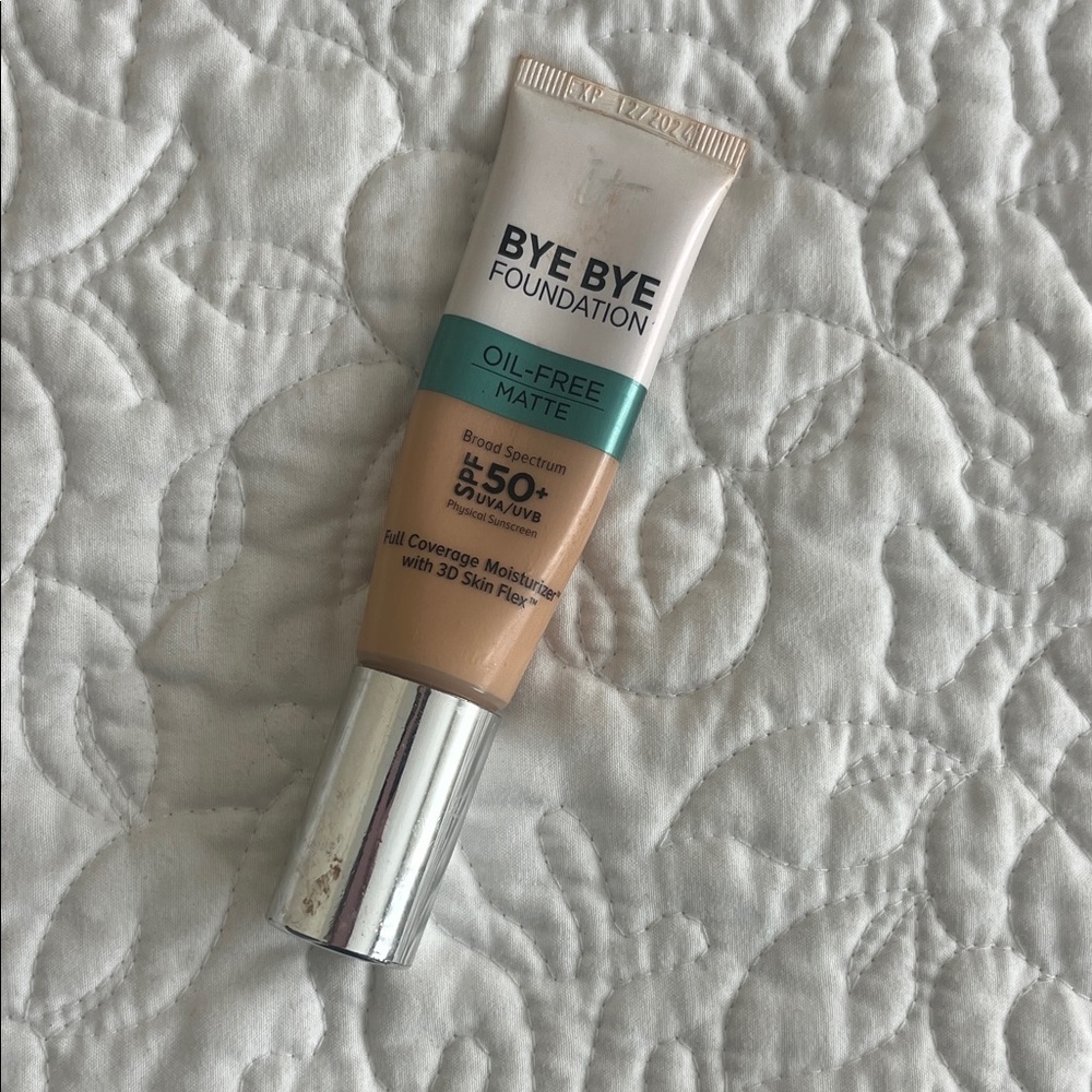 IT Cosmetics Bye Bye Foundation Oil-Free Matte - Natural Beige